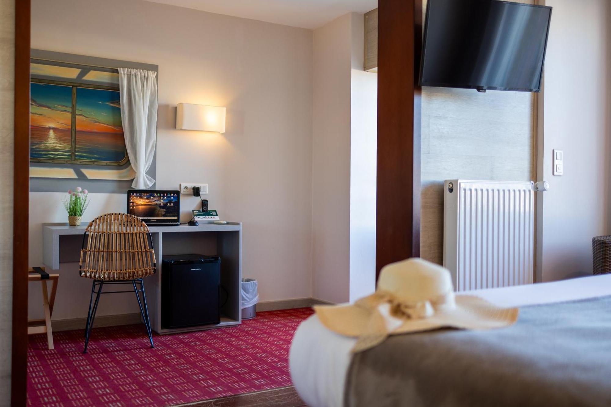 Logis Hotel & Restaurant Mediterranee Port-la-Nouvelle Ngoại thất bức ảnh