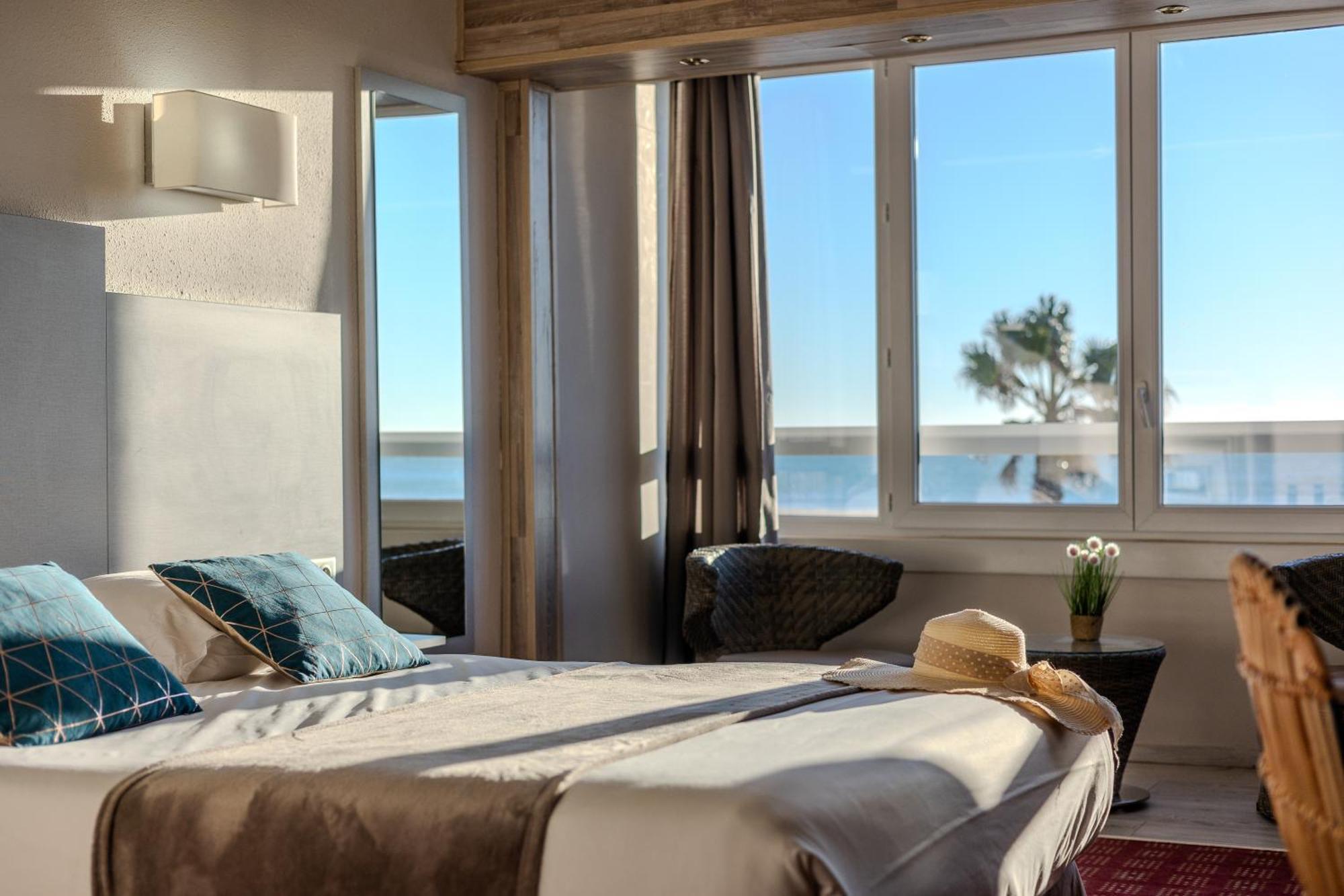Logis Hotel & Restaurant Mediterranee Port-la-Nouvelle Ngoại thất bức ảnh