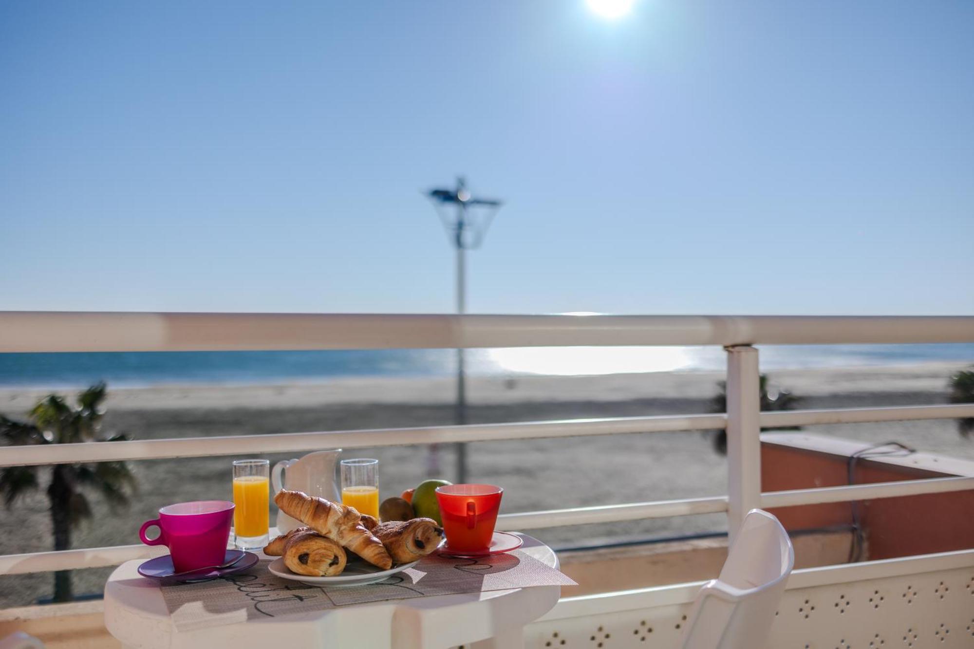 Logis Hotel & Restaurant Mediterranee Port-la-Nouvelle Ngoại thất bức ảnh